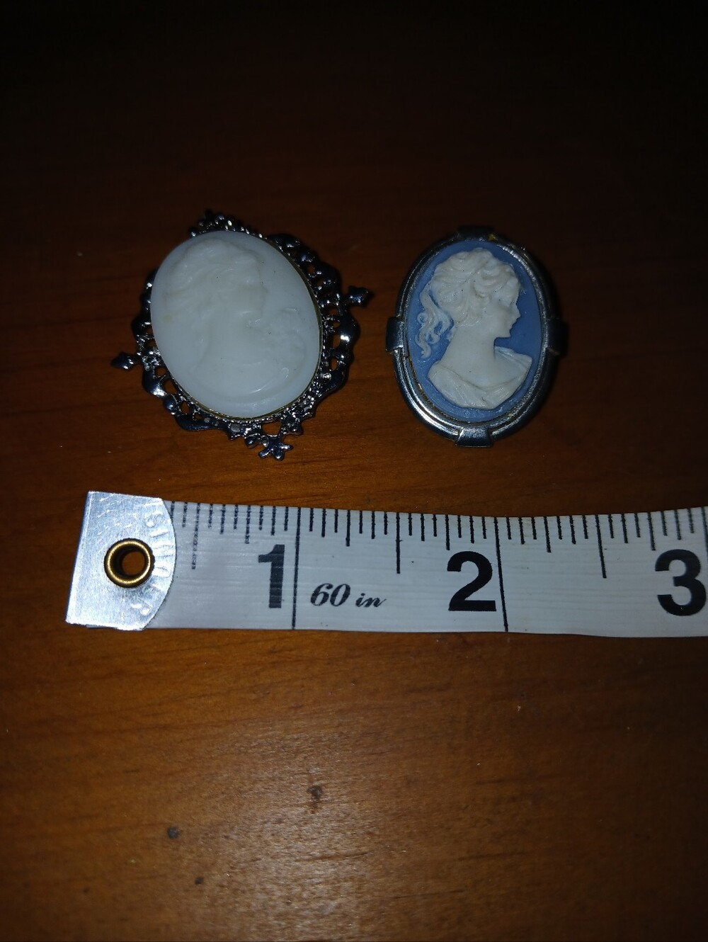 Lot of 2 Costume Cameo Brooches – Oval Portrait Cameos - Picture 6 of 6